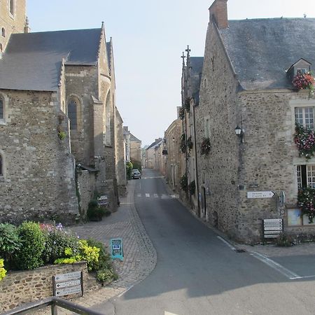 Готель Le Relais De La Caleche Saint-Denis-d'Anjou Екстер'єр фото