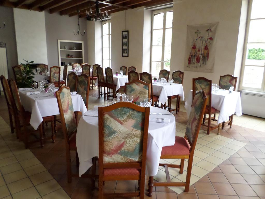 Готель Le Relais De La Caleche Saint-Denis-d'Anjou Екстер'єр фото