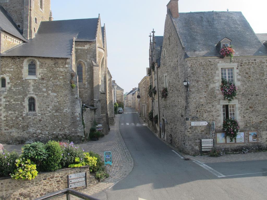 Готель Le Relais De La Caleche Saint-Denis-d'Anjou Екстер'єр фото