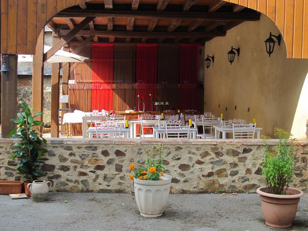 Готель Le Relais De La Caleche Saint-Denis-d'Anjou Екстер'єр фото
