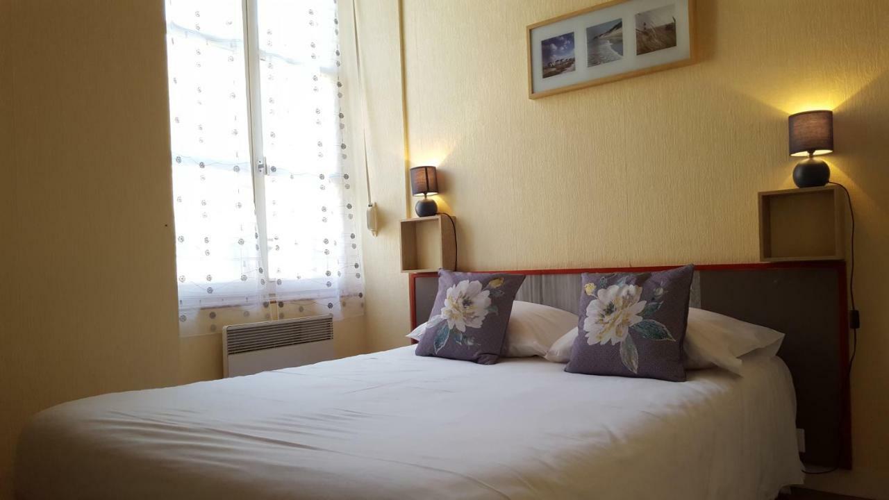 Готель Le Relais De La Caleche Saint-Denis-d'Anjou Екстер'єр фото
